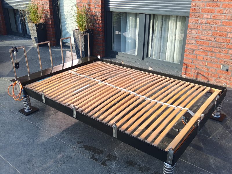 BDSM Bett auf Federn