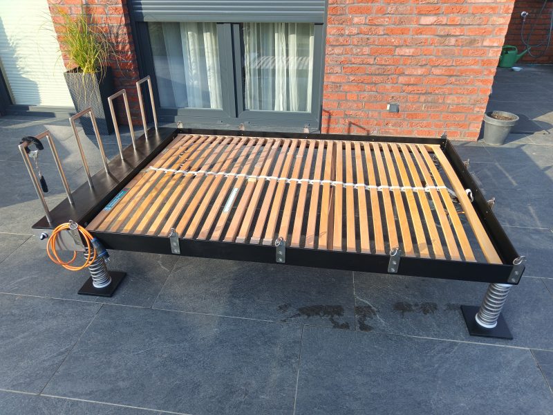 BDSM Bett auf Federn