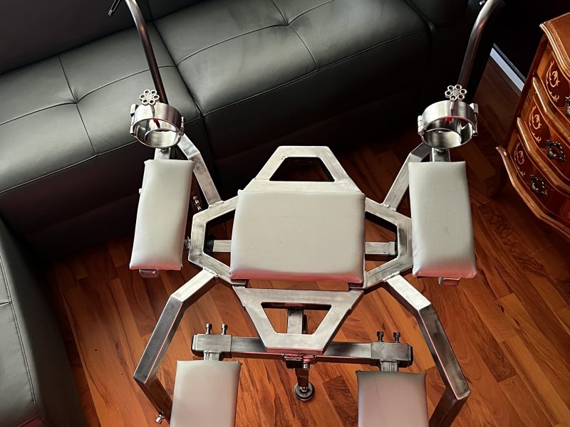 Strafbock mit Sklavenstuhlmodul