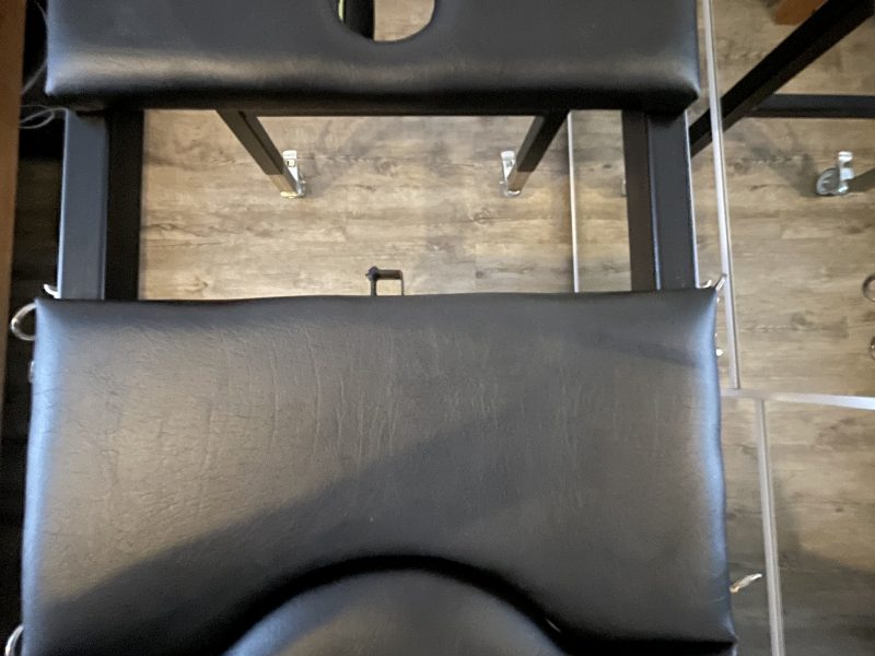 Sehr gut erhaltene Multifunktions-Klinik-Bank von Eviltoys