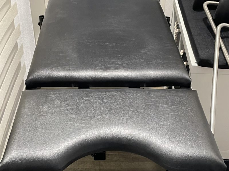 Sehr gut erhaltene Multifunktions-Klinik-Bank von Eviltoys