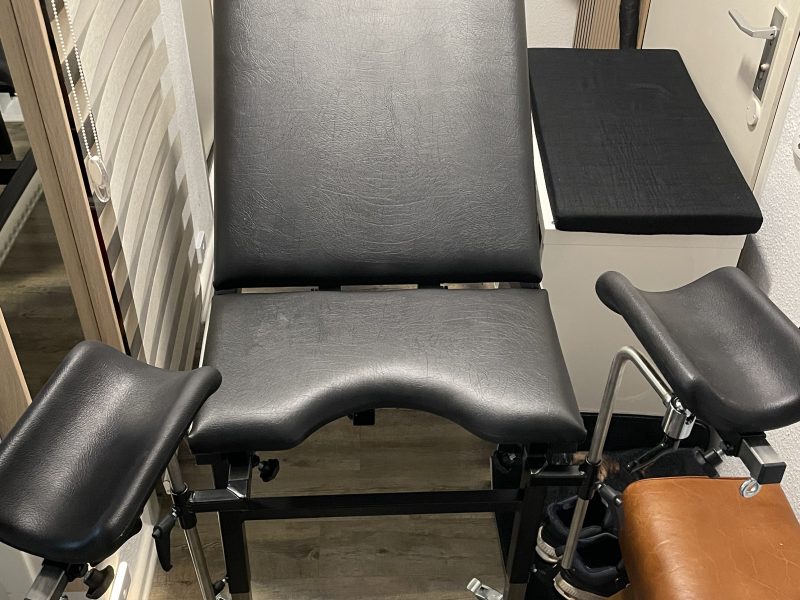 Sehr gut erhaltene Multifunktions-Klinik-Bank von Eviltoys