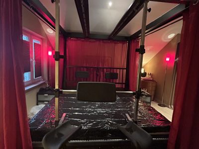 BDSM Stahl Systembett