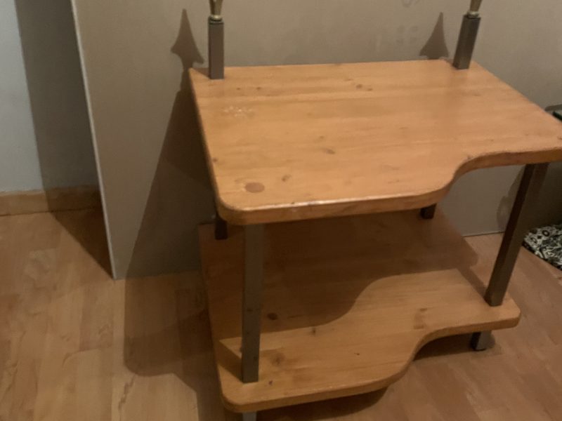 Massives BDSM-Edelstahlbett inkl. Nachttische