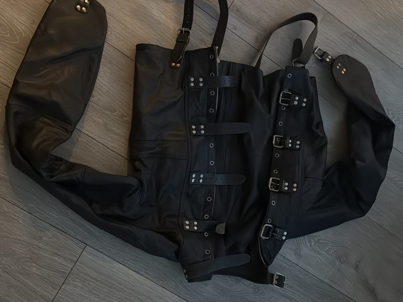 Zwangsjacke und Slavenschlafsack hochwertig leder