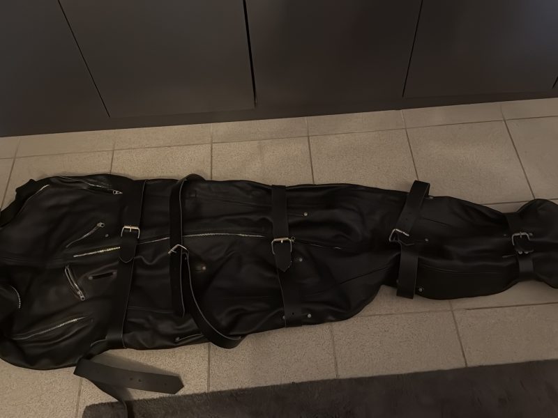 Zwangsjacke und Slavenschlafsack hochwertig leder