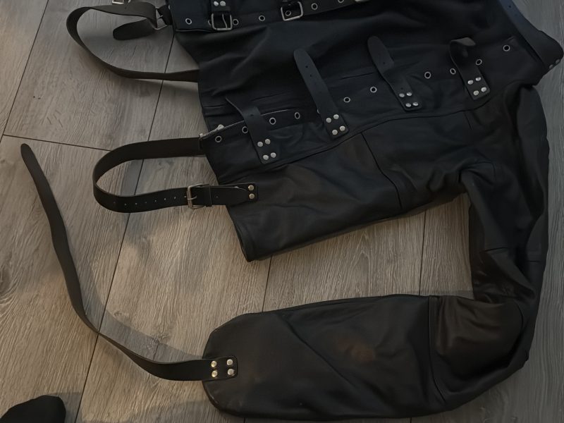 Zwangsjacke und Slavenschlafsack hochwertig leder