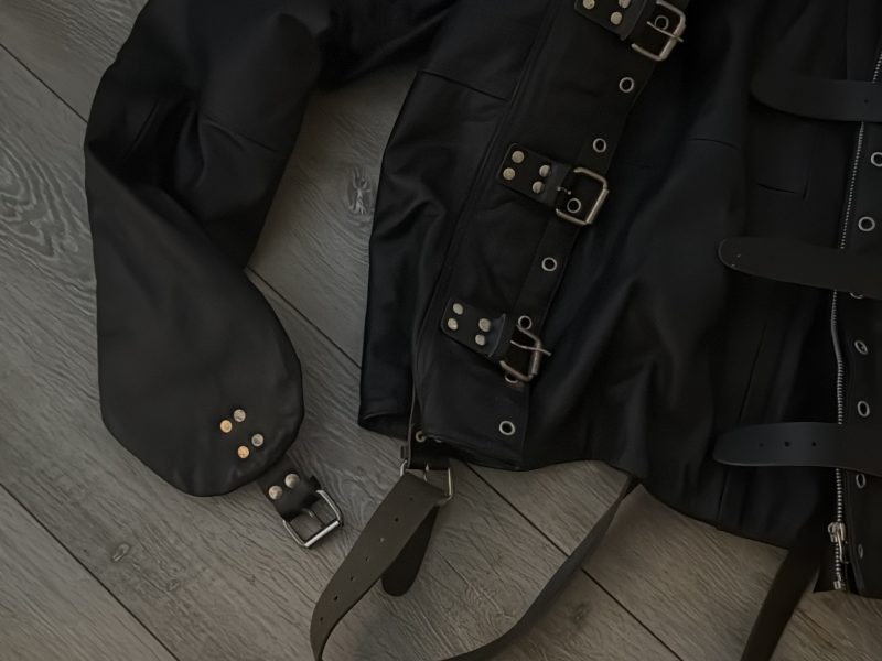 Zwangsjacke und Slavenschlafsack hochwertig leder