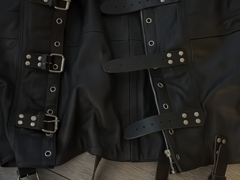 Zwangsjacke und Slavenschlafsack hochwertig leder