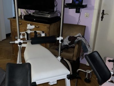 Bondageliege mit Gyn-Halterung & weiterem Zubehör, von Evil Toys