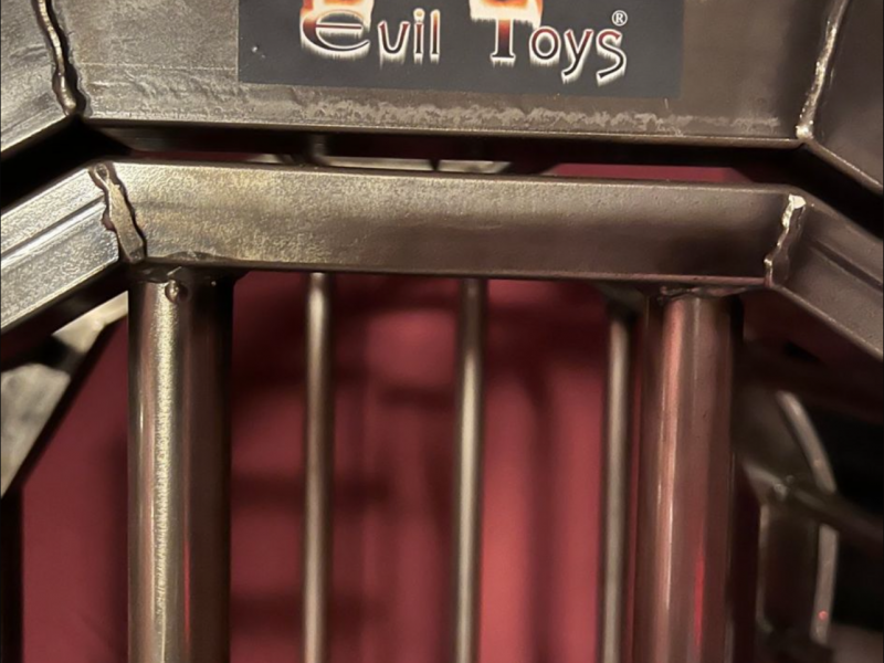 Stahlkäfig von Evil Toya