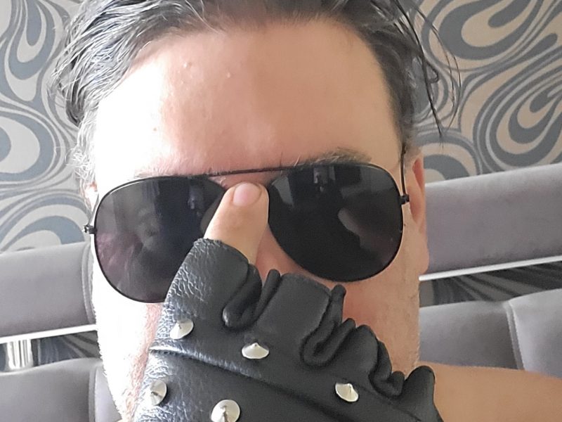 DOM sucht männliche Subs zum einspielen und erziehen