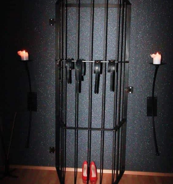 Herr sucht devote Frau (Langzeit u. Regelmäßig) für BDSM Sessions