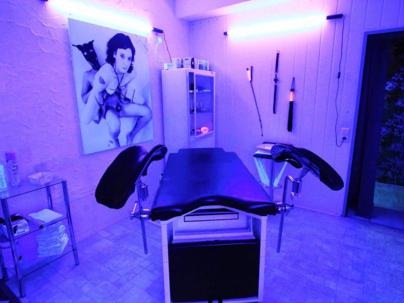 Herr sucht devote Frau (Langzeit u. Regelmäßig) für BDSM Sessions