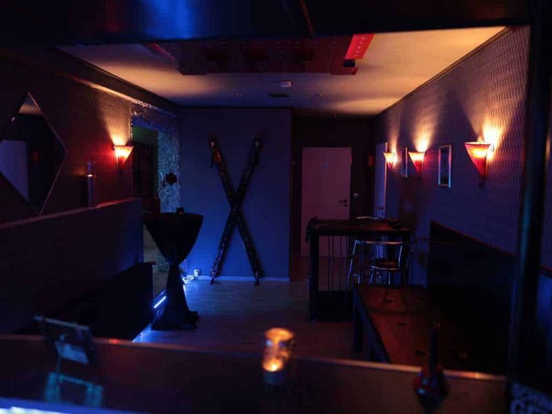 Herr sucht devote Frau (Langzeit u. Regelmäßig) für BDSM Sessions