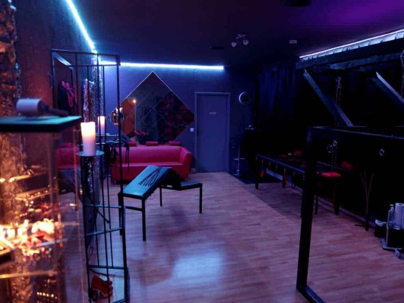 Herr sucht devote Frau (Langzeit u. Regelmäßig) für BDSM Sessions