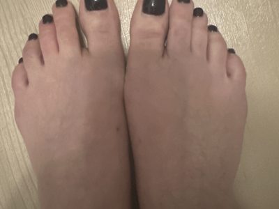 Ich biete Fotos von meine Füße