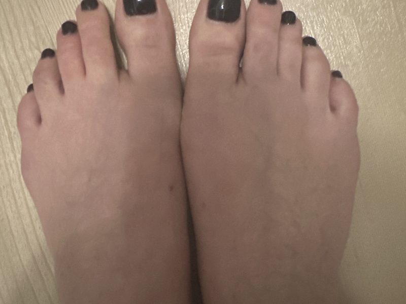 Ich biete Fotos von meine Füße