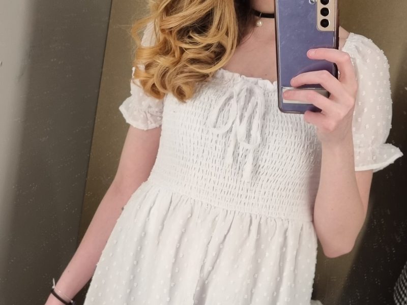 Junge, verwöhnte Geldlady sucht solventen, langfristigen Finsub!