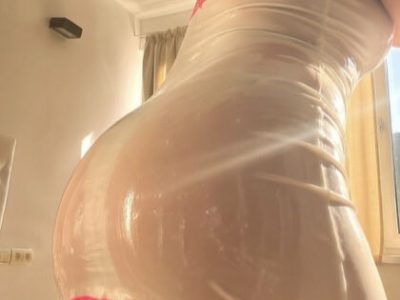 Billige Micro-Bikini Sissy-Nutte & geiles Spermabunker sucht strengen Dom
