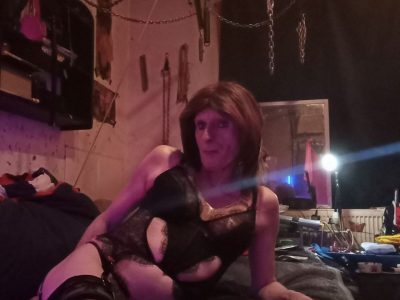 Devote DWT BITCH SUCHT HERR UND ODER HERRIN